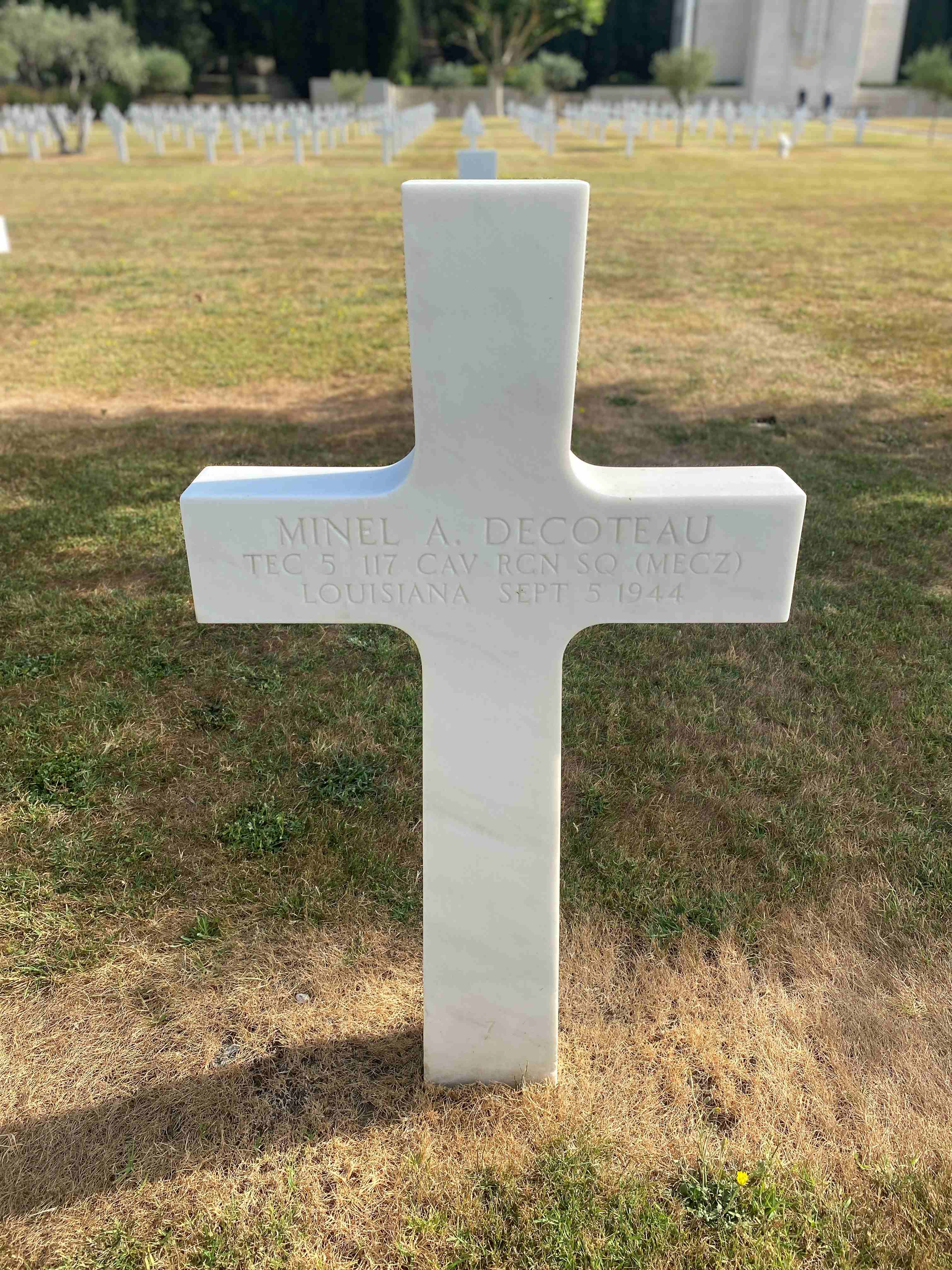 Minel_Decoteau_grave.JPG