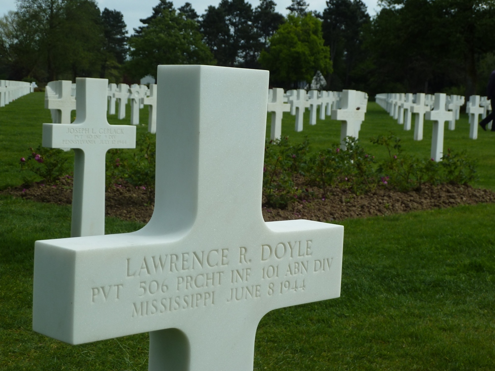 Doyle Lawrence R tombe