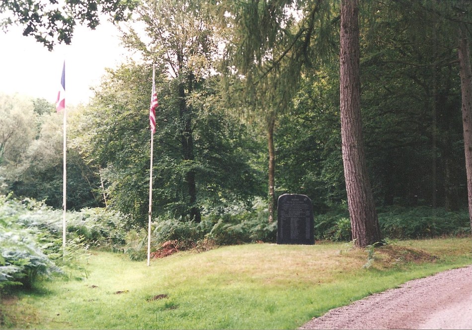 42 101025 stele