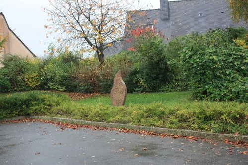 42 52624 moument 1