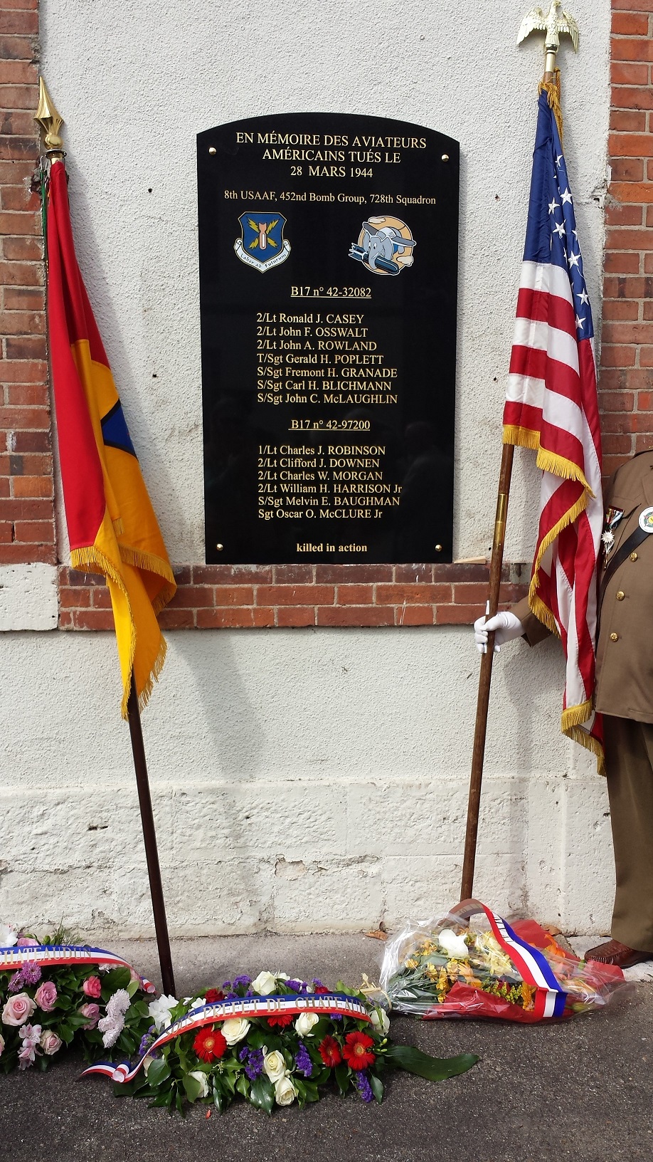 42 97200 monument